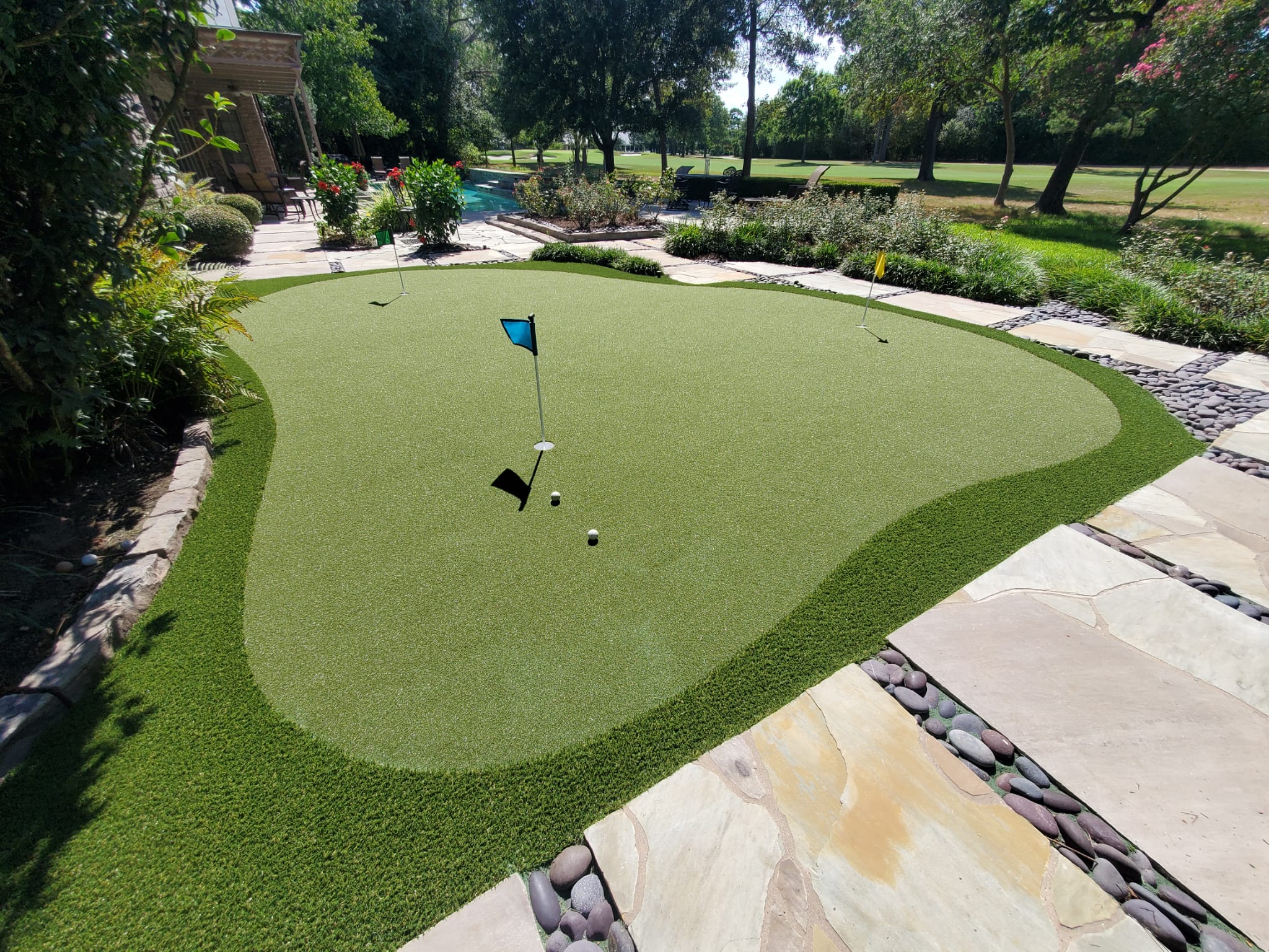 Putting green and landscaping turf in Denton